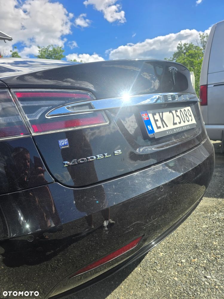 Tesla Model S - 11