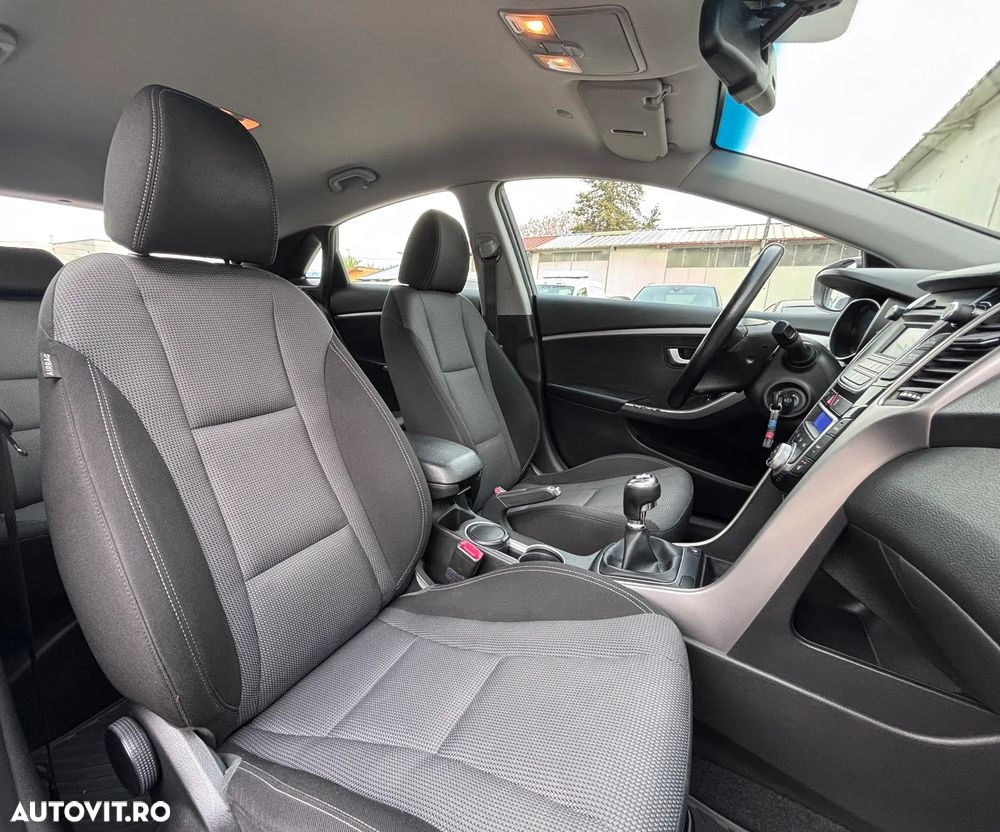 Hyundai i30 blue 1.4 Trend - 31