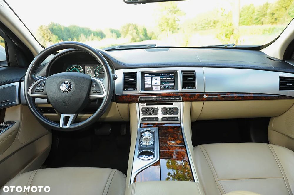 Jaguar XF 2.0 T Premium Luxury - 7