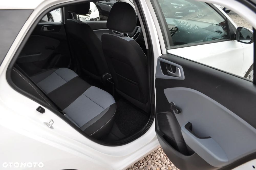 Hyundai i20 1.2 Pure - 17