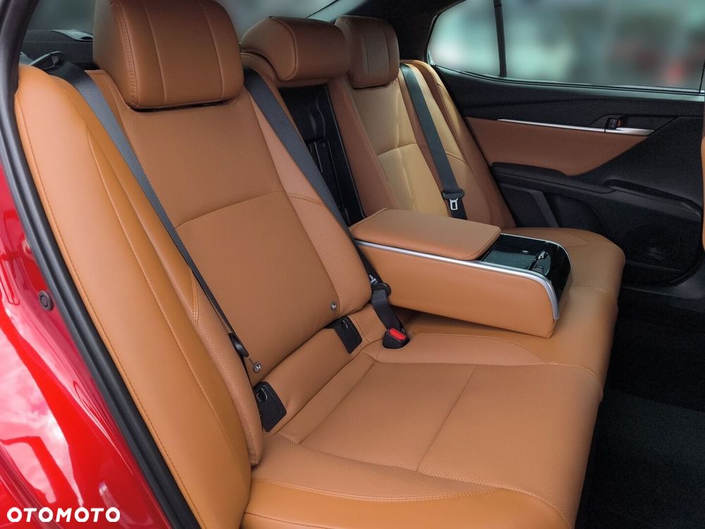 Toyota Camry - 12