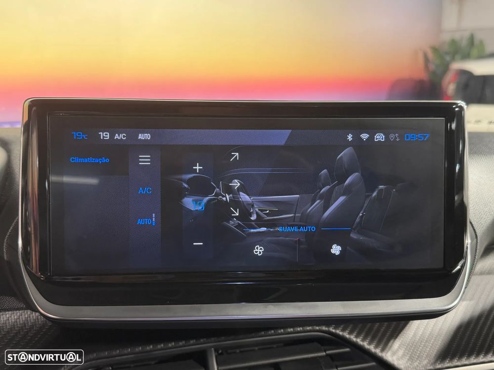 Peugeot 2008 1.2 Hybrid Allure e-DCS6 - 28