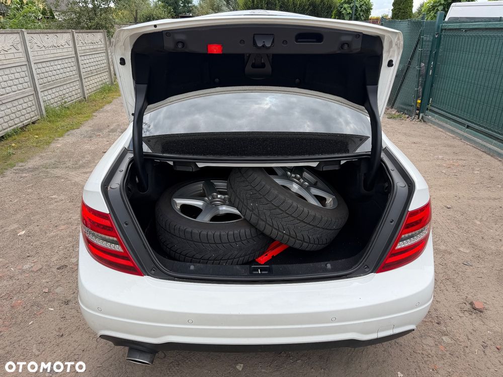 Mercedes-Benz Klasa C 220 CDI DPF BlueEFFICIENCY 7G-TRONIC Edition 1 - 11