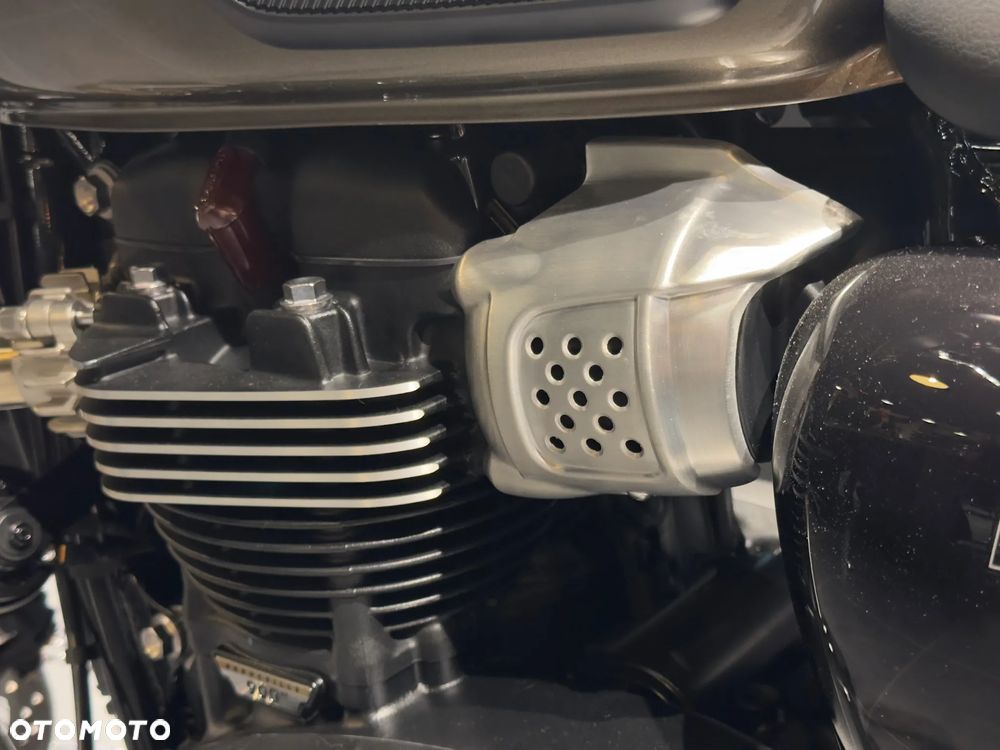 Triumph Bonneville - 8