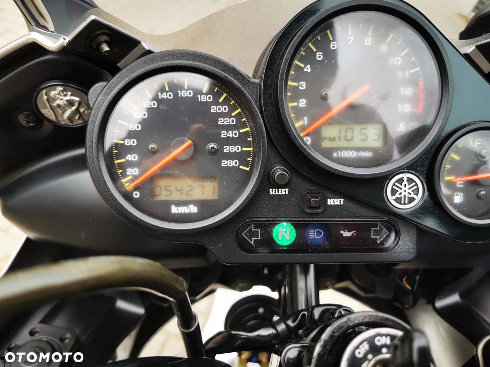 Yamaha FZS - 12