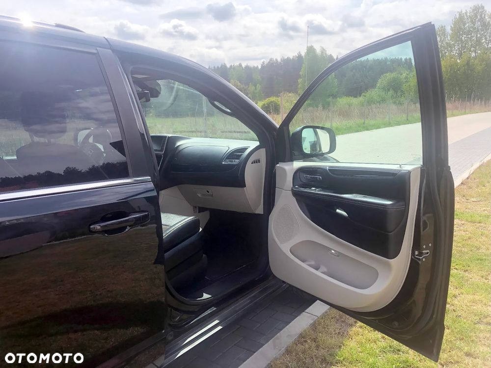 Dodge Grand Caravan - 14