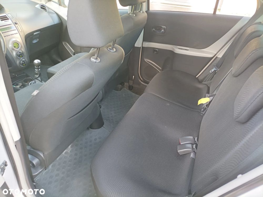 Toyota Yaris 1.33 VVT-i Executive - 23