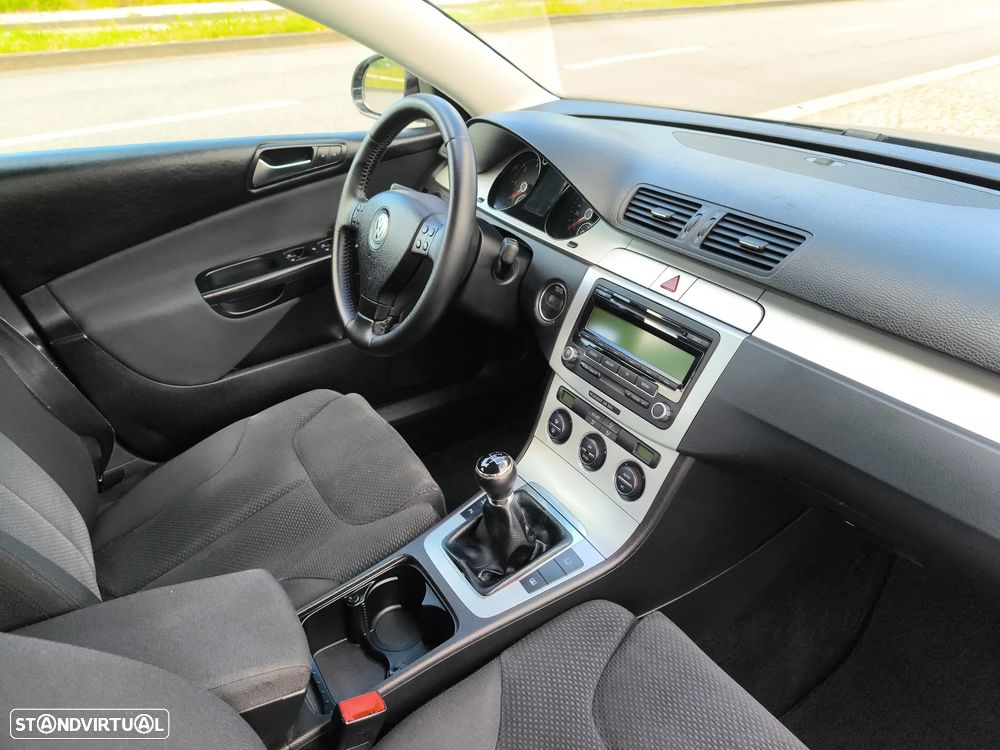 VW Passat 2.0 TDI Trendline BlueMotion - 10