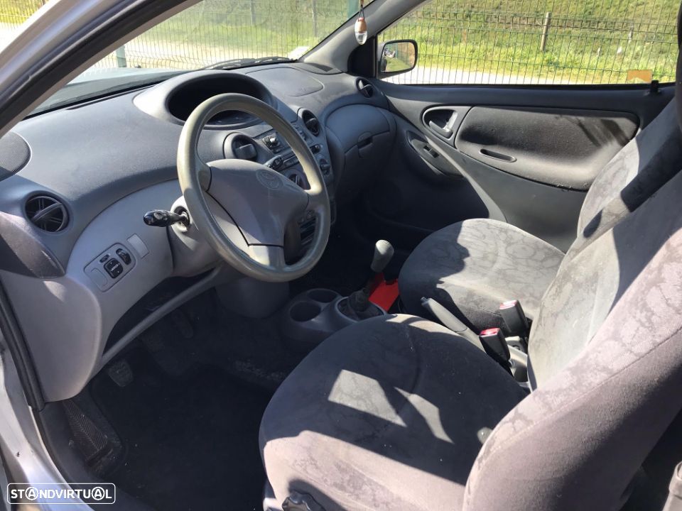 Toyota Yaris 1.0 3P 2001  - Para Peças - 8