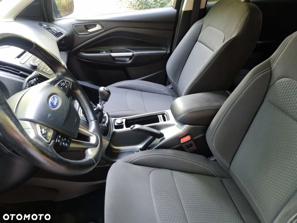 Ford Kuga 1.5 EcoBoost 2x4 Business Edition - 4