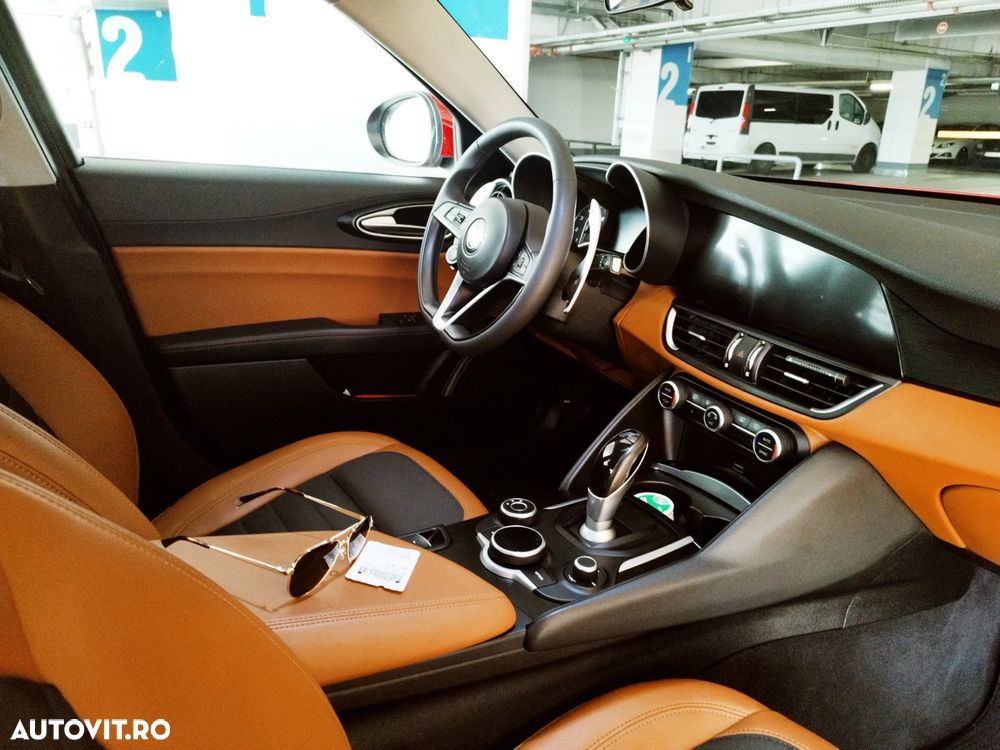 Alfa Romeo Giulia 2.0 Turbo 16V AT8 Business - 3