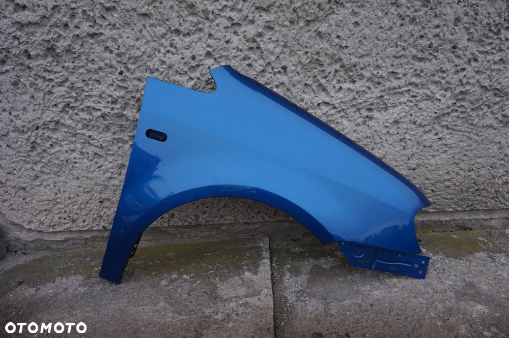 BŁOTNIK PRZEDNI PRAWY VW CADDY III 04/10r LA5W