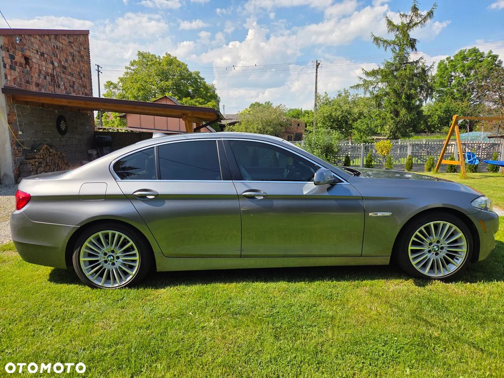 BMW Seria 5 528i Luxury Line - 2