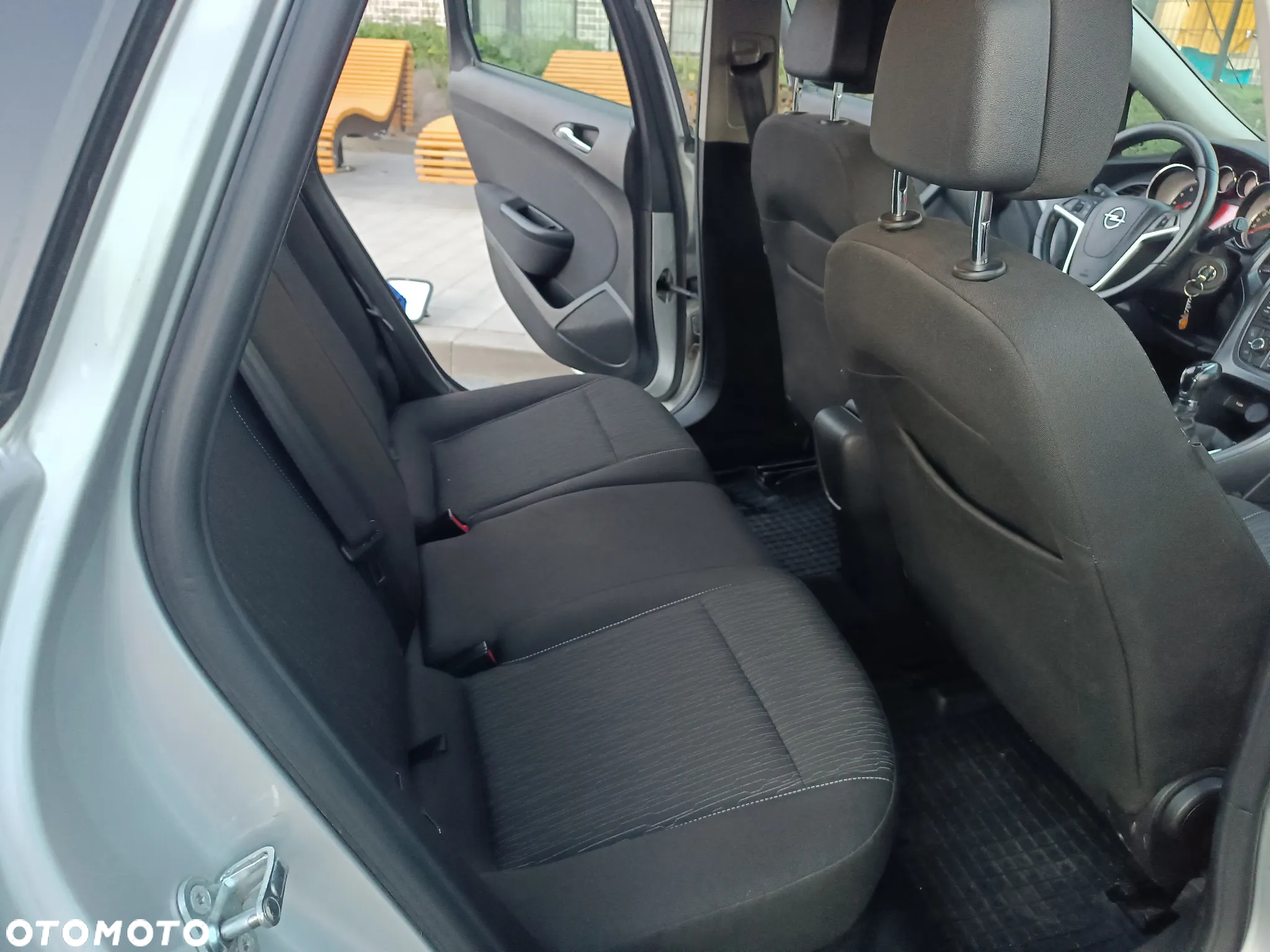 Opel Astra IV 1.4 T Cosmo EU6 - 11