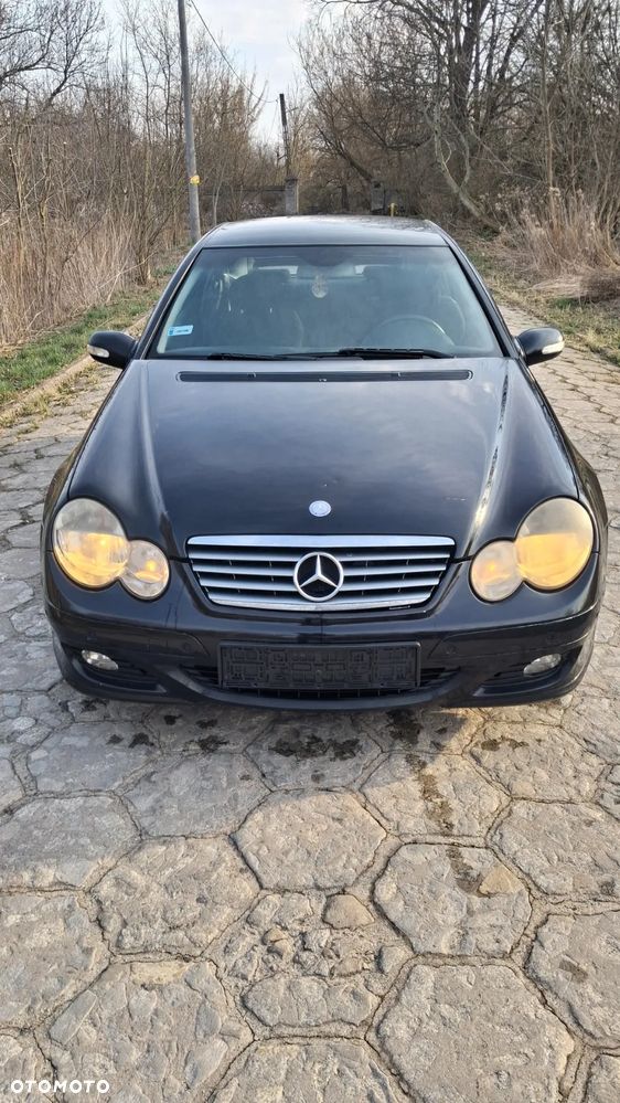 Na części MERCEDES C KLASA COUPE W203 C220 silnik 2.2 CDI OM 646.963 lakier C197 skrzynia maska zderzak drzwi klapa szyba fotel kanapa lusterko lampa deska GWARANCJA !!! Przód Tył Zestaw Komplet Drzwi Klapa Zderzak Błotnik Maska Grill Atrapa Szyba Pas Lampa Lusterko Boczki Fotel Kanapa Kokpit Deska Rozdzielcza Przełącznik Włącznik Sterownik Przewody Wiązka Instalacja Moduł Komputer Czujnik Listwa Pompa Alternator Wtryski Głowica Rozrusznik Kompresor Sprzęgło Dwumas Silnik  Skrzynia ABS Klimatyzacji Paliwa Wspomagania Kolektor Turbina Przepustnica Zawór Chłodnica Koło Hak Belka Sanki Zawieszenie Mcpherson Półoś Amortyzator Wydech Tłumik Zacisk Most - 8