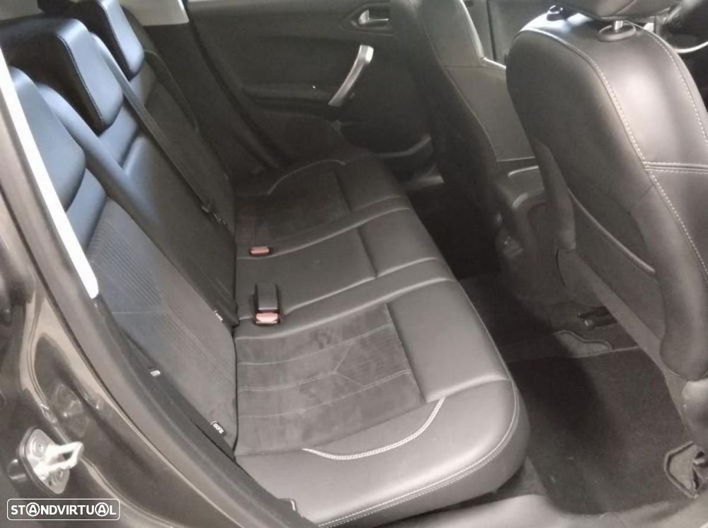 Peugeot 2008 - 4