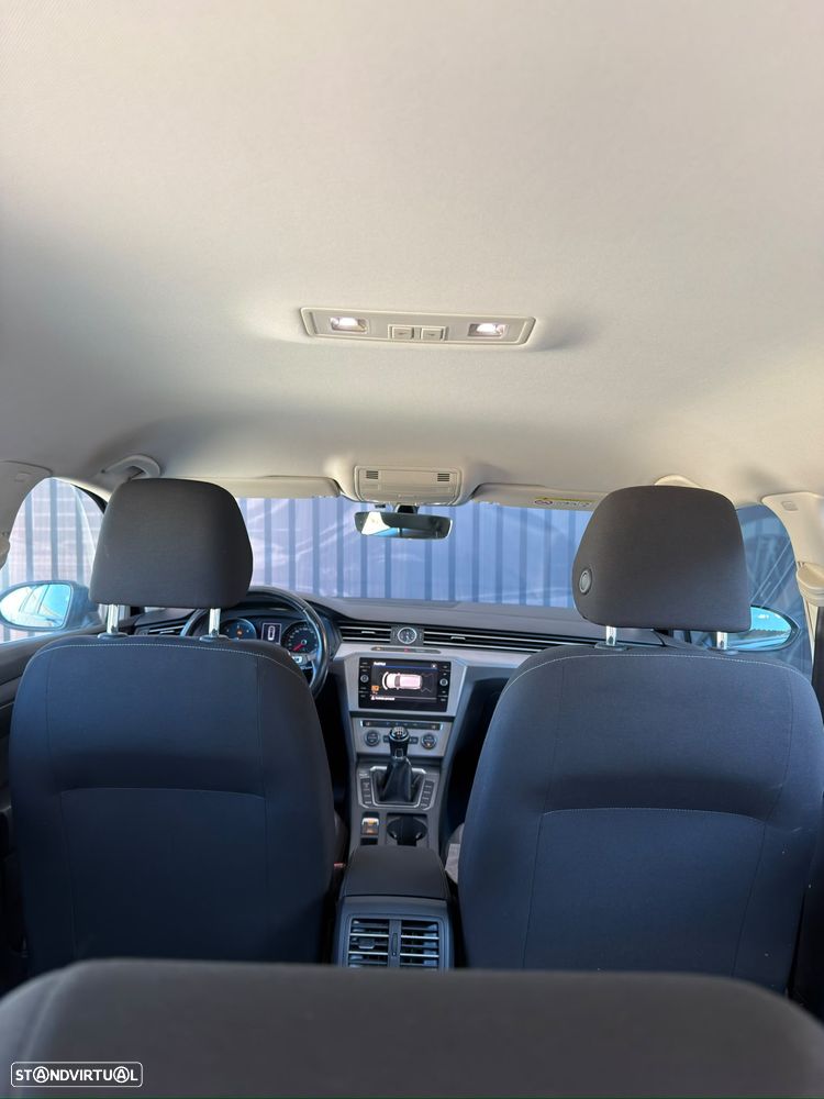 VW Passat 1.6 TDI (BlueMotion ) Trendline - 11