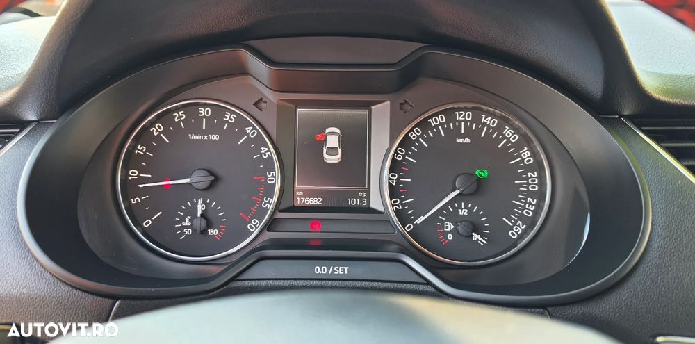 Skoda Octavia 1.6 TDI AMBITION DSG - 9