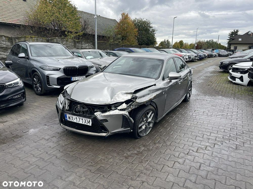 Lexus IS 300h F Sport Edition - 3