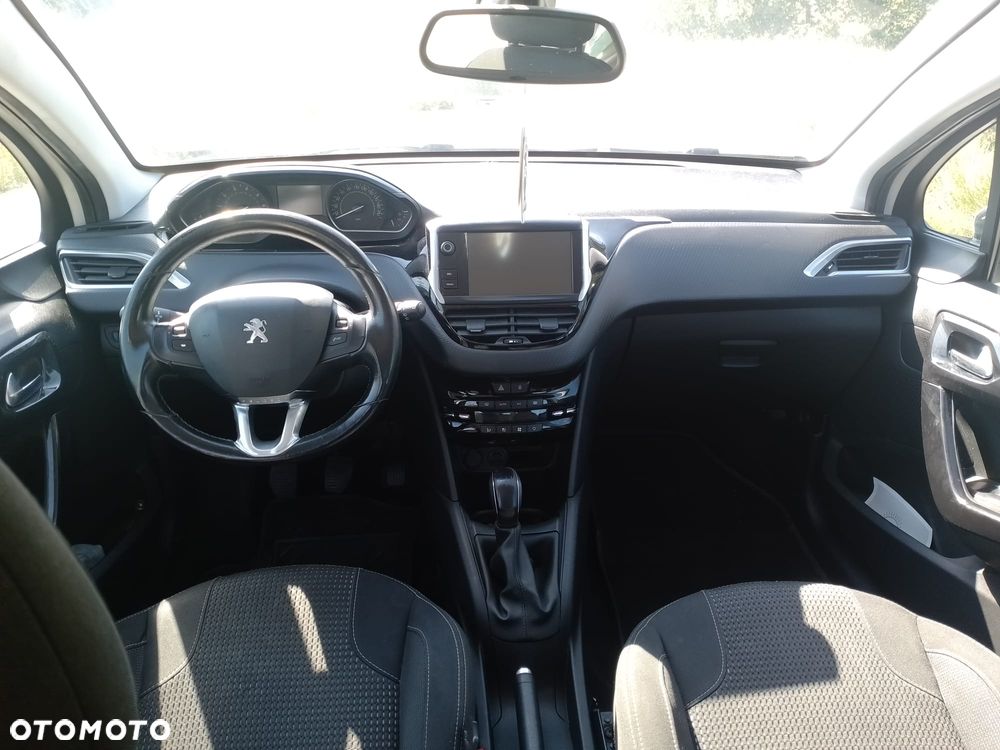 Peugeot 208 - 9