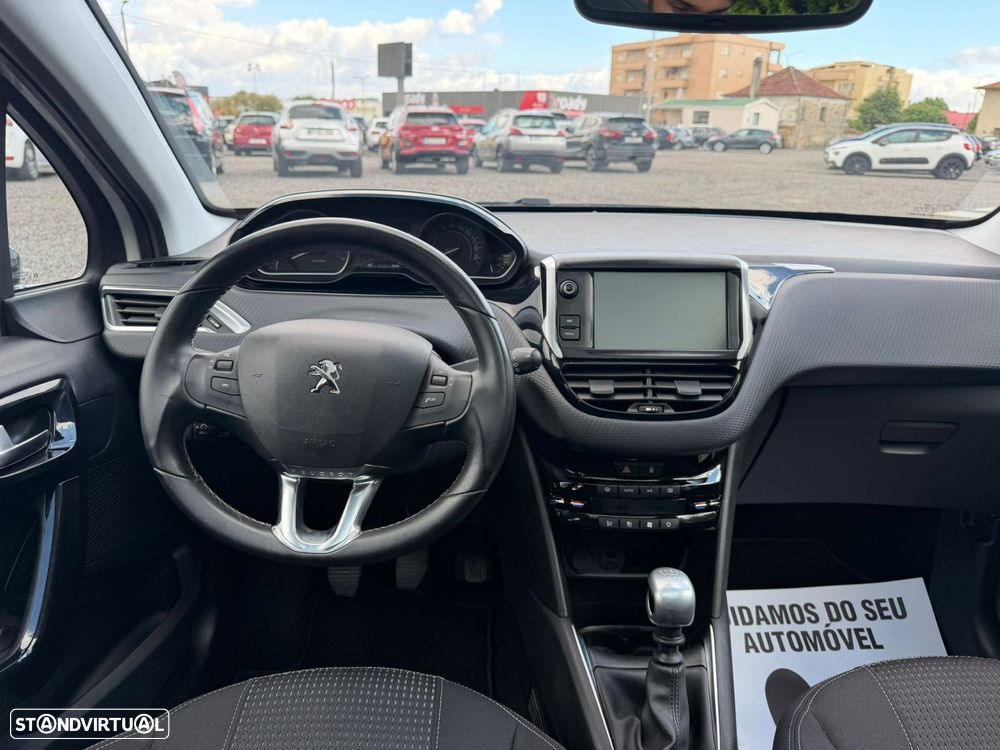Peugeot 208 1.2 PureTech GT Line - 9