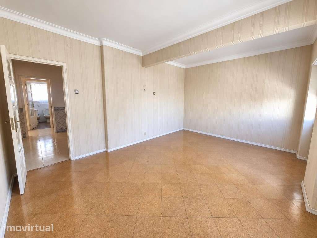 T2+1 com varanda e ótima localização na Venteira, Amadora. - Grande imagem: 4/26