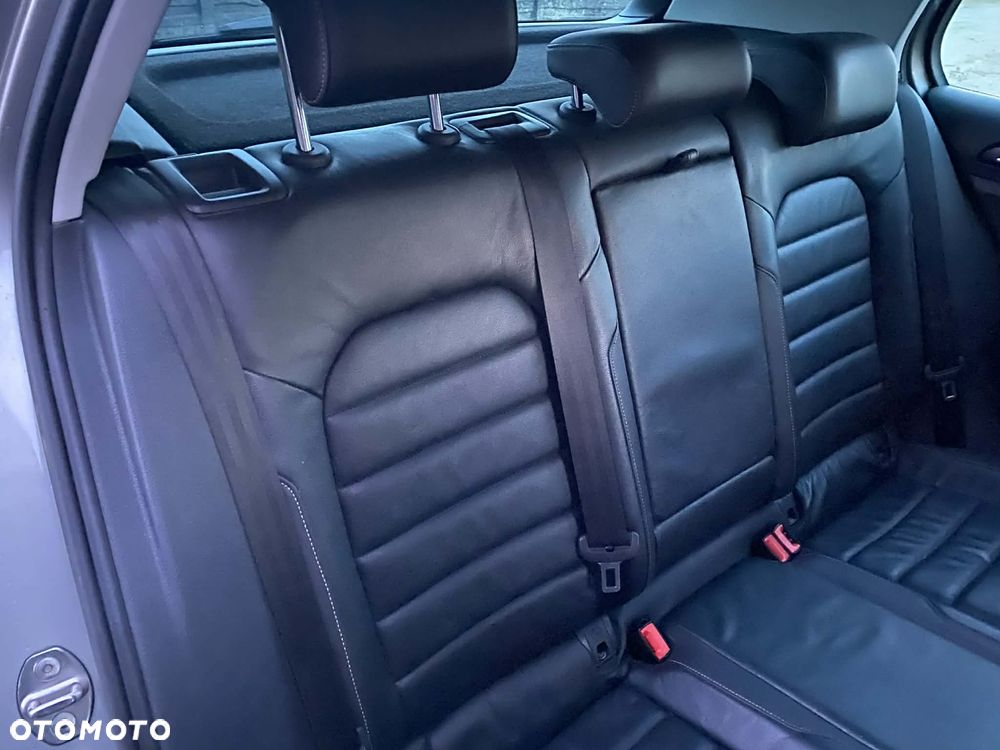 Volkswagen Golf 2.0 BlueTDI Highline - 12