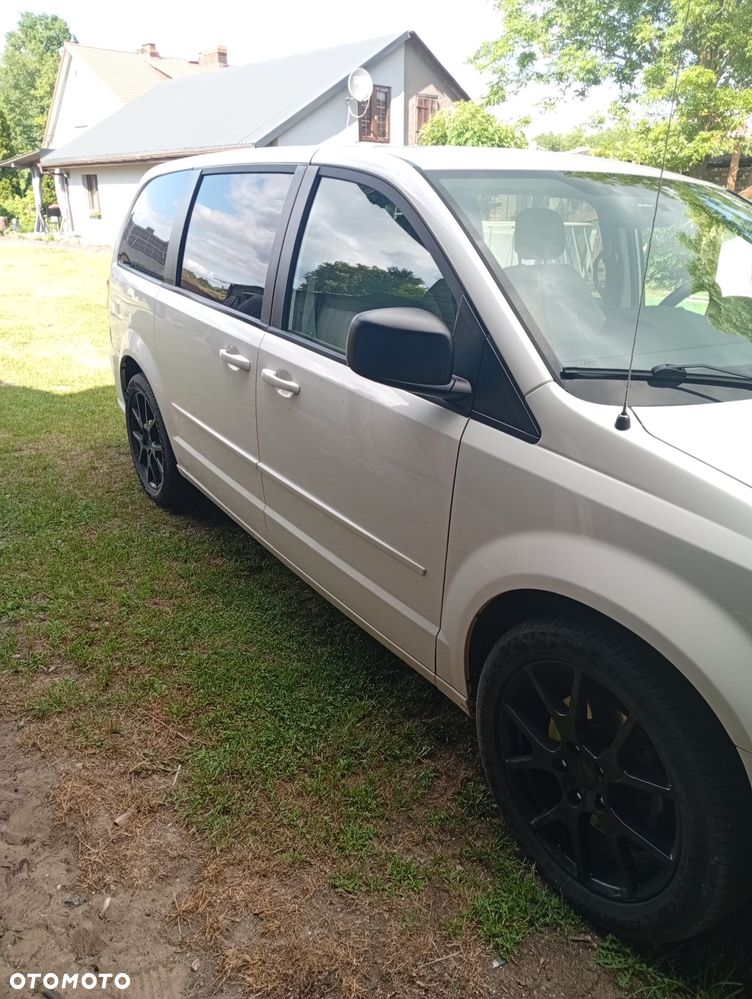 Dodge Grand Caravan - 24