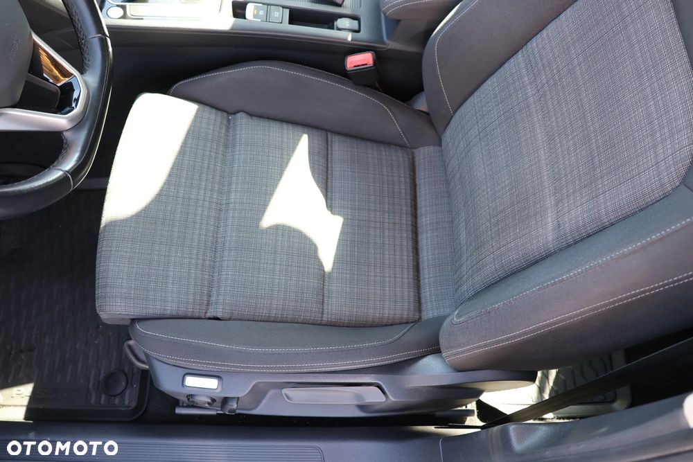 Volkswagen Passat Variant 2.0 TDI EVO Elegance DSG - 17