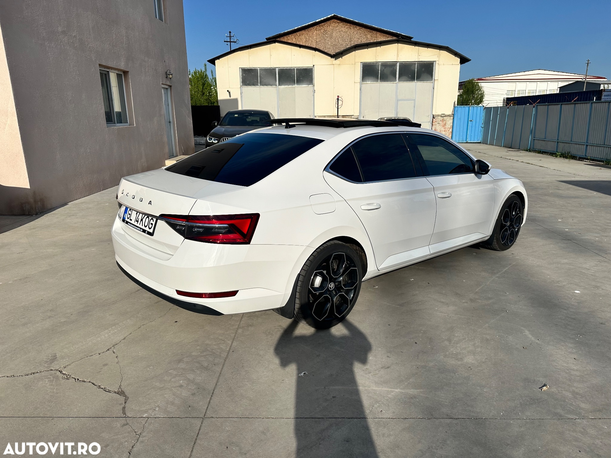 Skoda Superb 2.0 TDI SportLine - 23