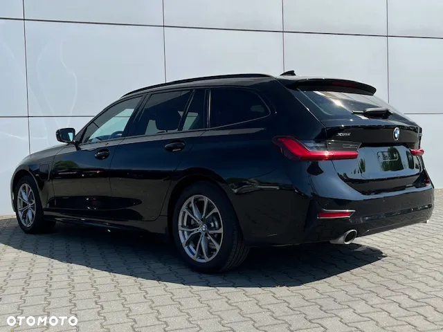 BMW Seria 3 330e xDrive M Sport sport - 10