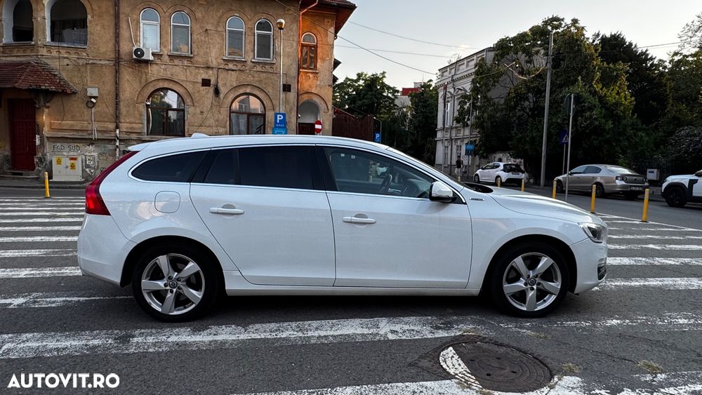Volvo V60 D6 Plug-In-Hybrid AWD Geartronic Summum - 2