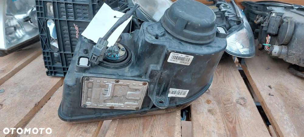.  LAMPA PRZOD PRZEDNIA PRAWA CHRYSLER 300 C XENON !BEZ PRZETWORNICY! - 4
