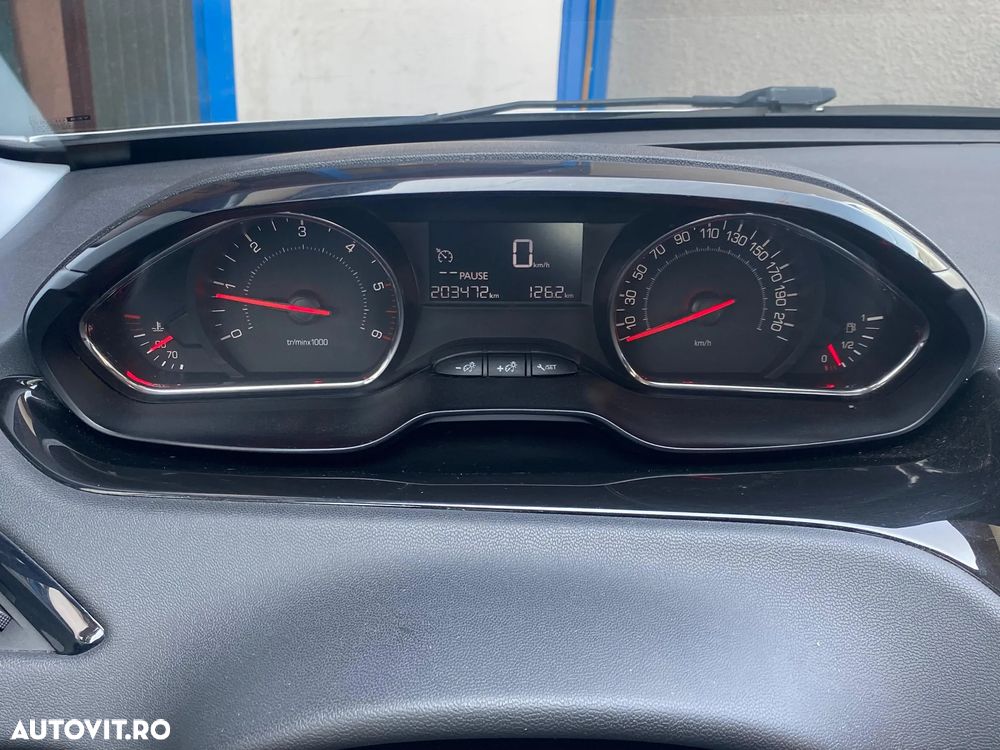 Peugeot 208 - 14