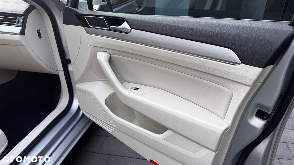 Volkswagen Passat 2.0 TDI SCR (BlueMotion Technology) DSG Comfortline - 25