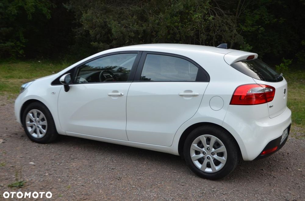 Kia Rio 1.2 L - 10