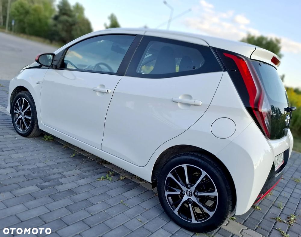 Toyota Aygo x-play connect - 20