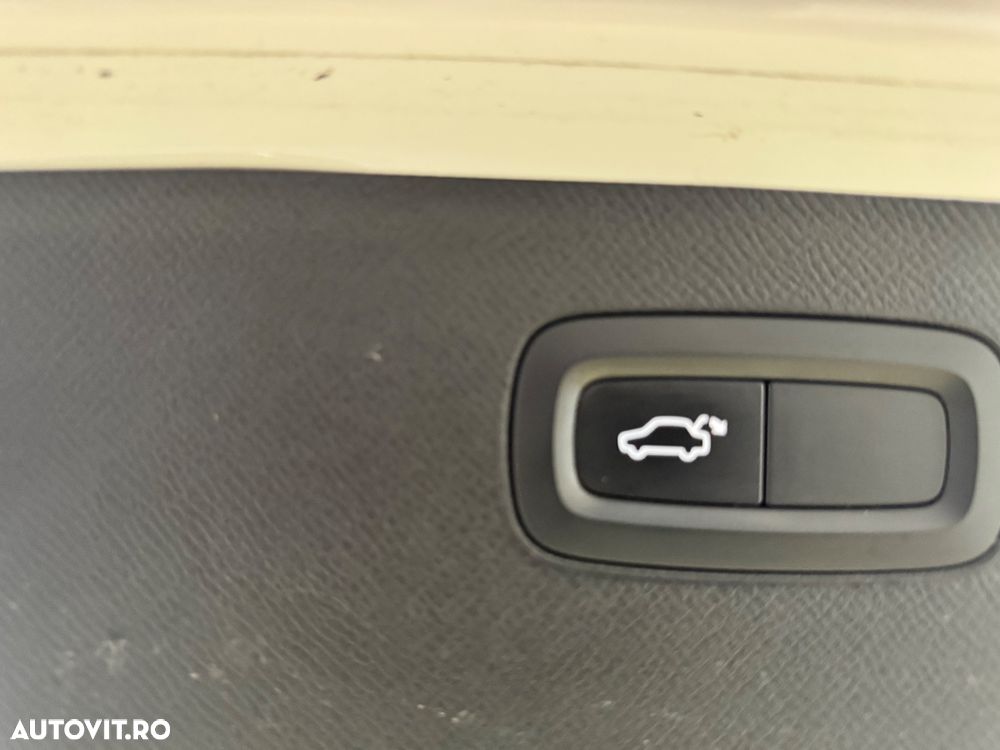 Volvo XC 90 T8 AWD Twin Engine Geartronic Momentum - 23