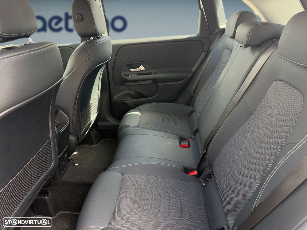 Mercedes-Benz B 180 d - 11