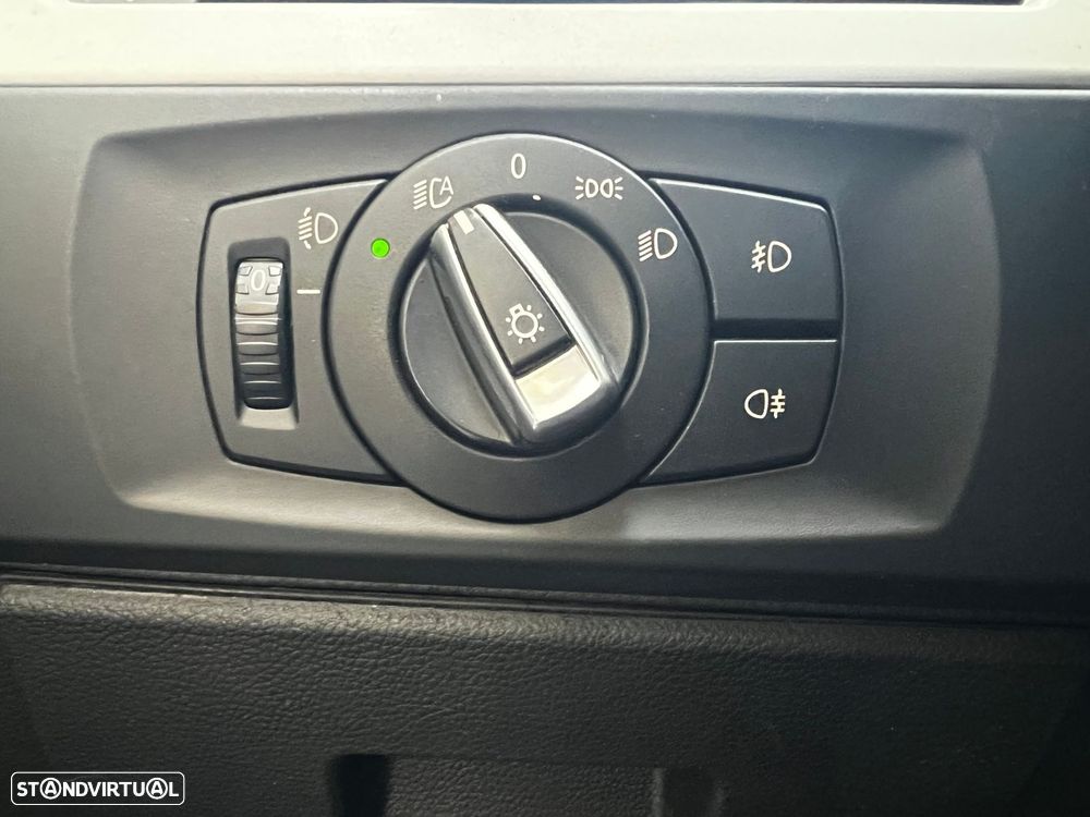 BMW 318 d Navigation - 33