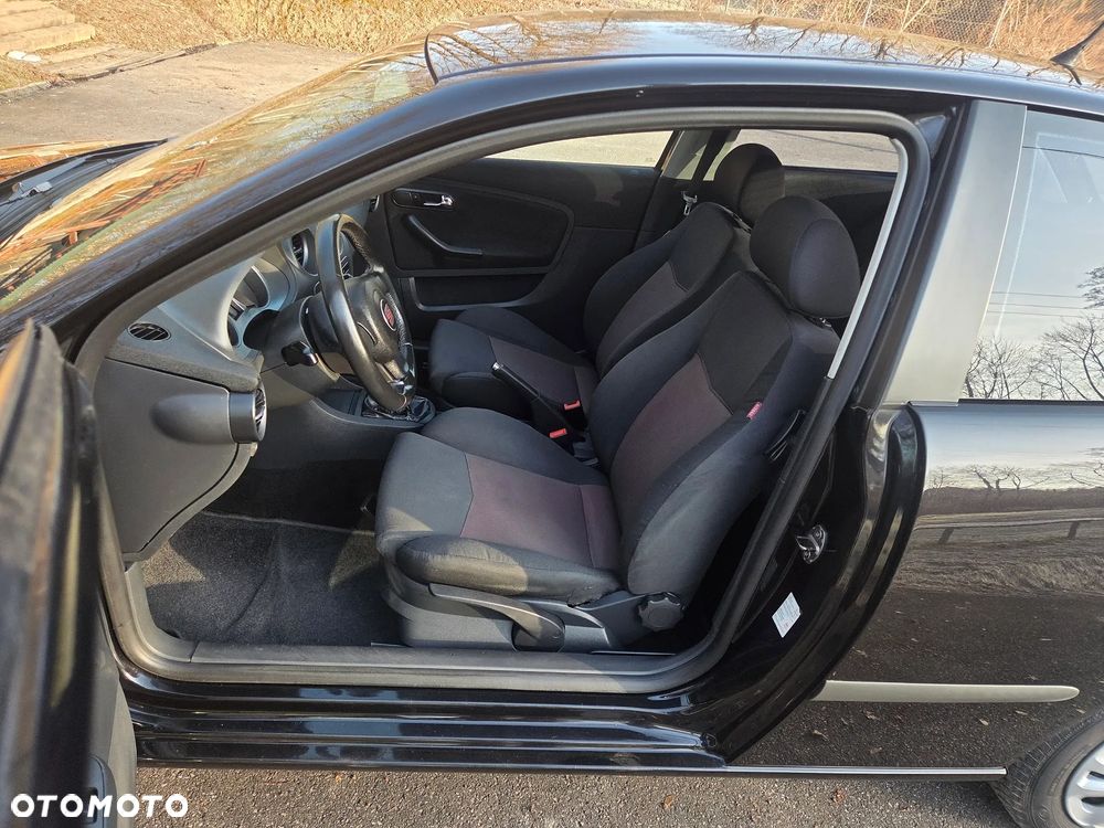 Seat Ibiza SC 1.4 16V Sport - 11