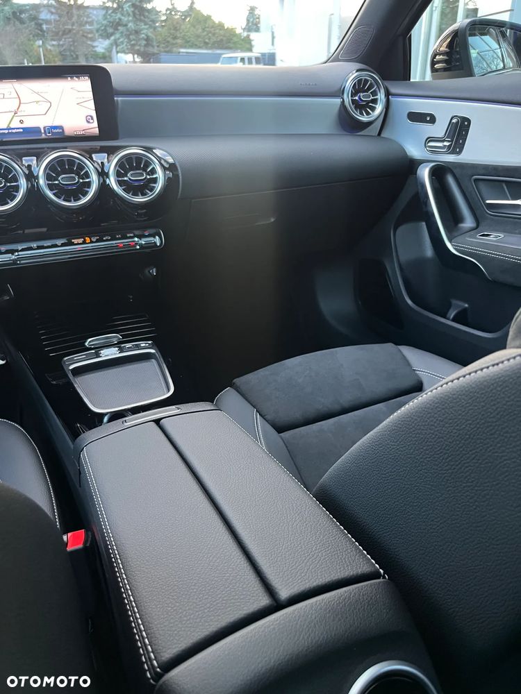 Mercedes-Benz Klasa A 220 4-Matic AMG Line 8G-DCT - 23