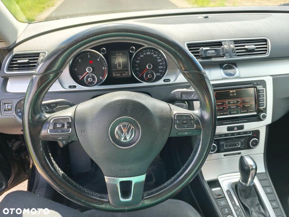 Volkswagen Passat 2.0 TDI Highline DSG - 16