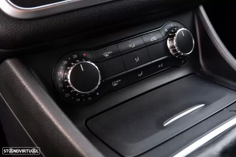 Mercedes-Benz CLA 180 d Shooting Brake - 18