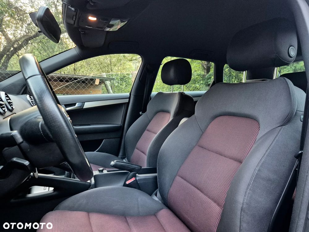 Audi A3 Sportback 2.0 TDI DPF quattro Ambition - 4