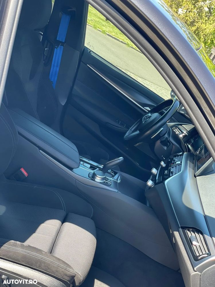BMW Seria 5 530d xDrive AT MHEV - 22