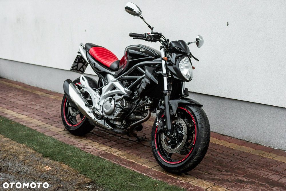 Suzuki Gladius - 1