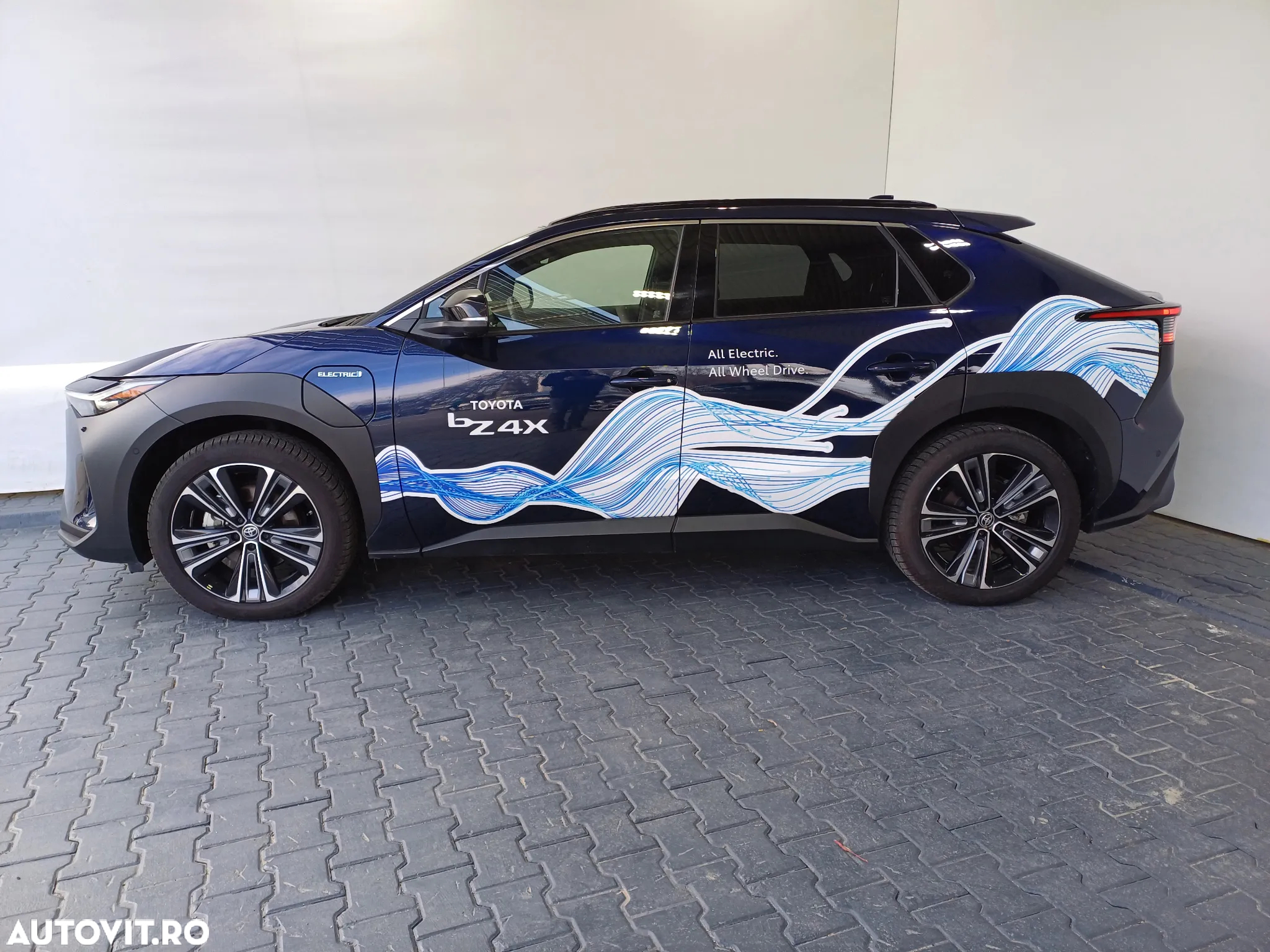 Toyota BZ4X 160 KW AWD (4x4) Luxury - 2