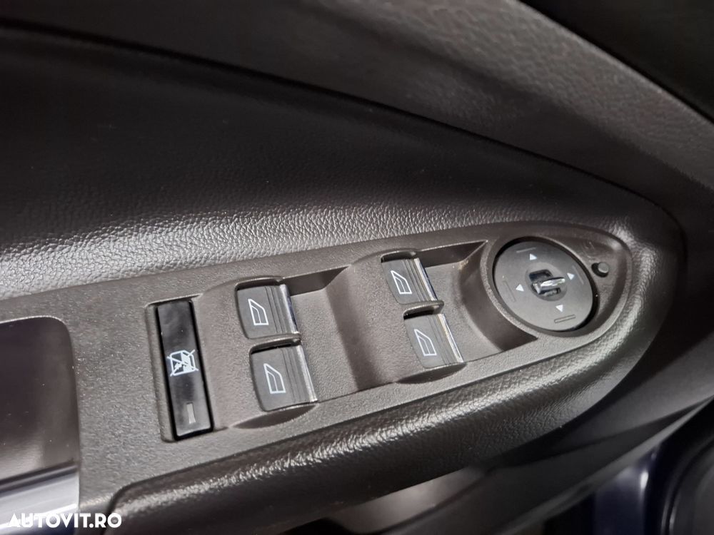 Ford Kuga - 12