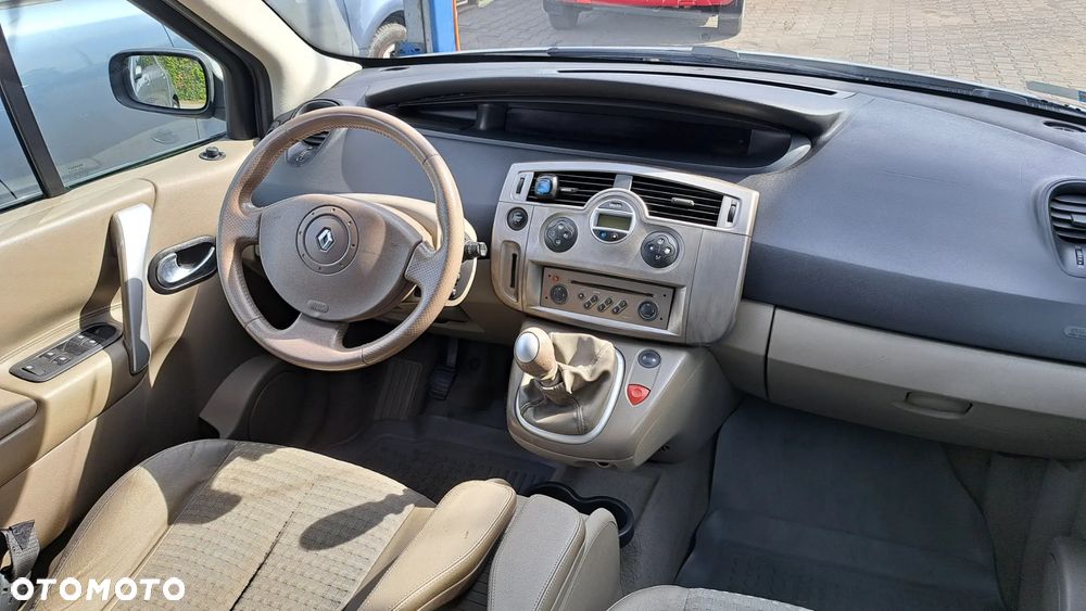 Renault Grand Scenic - 10